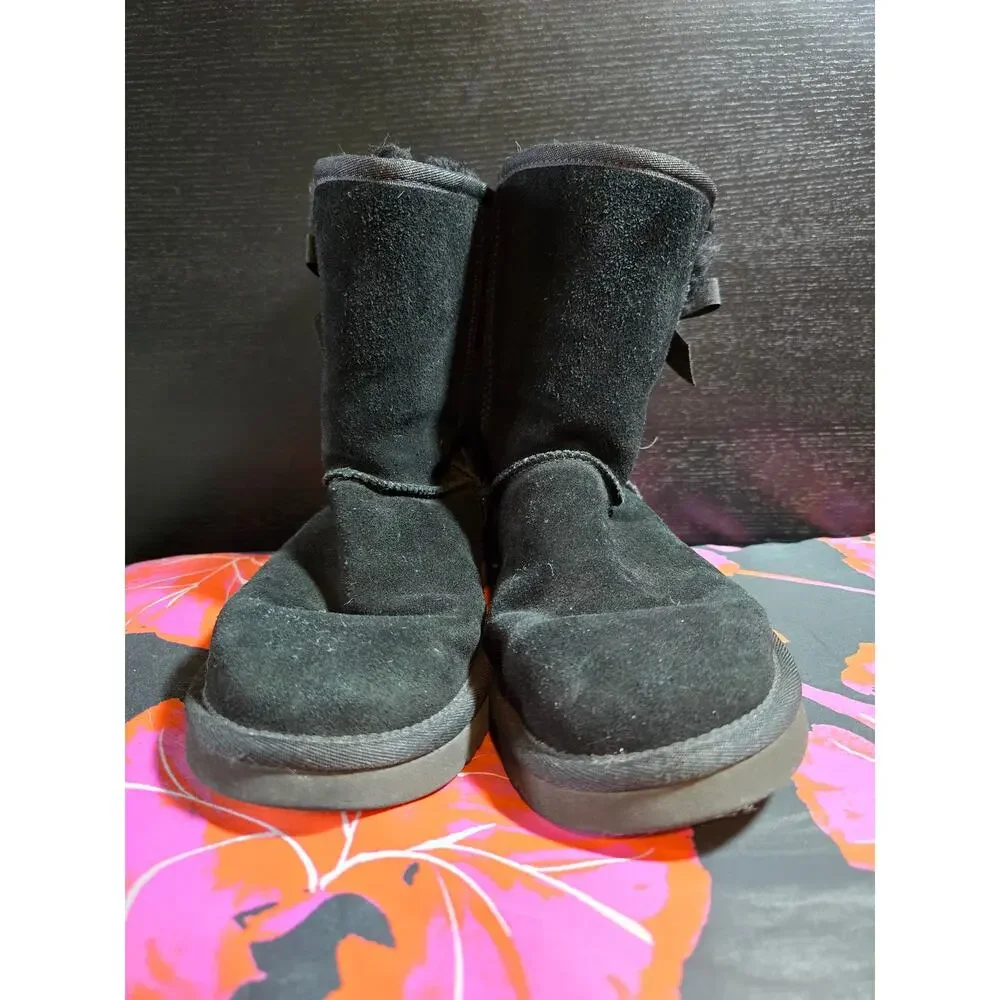 Koolaburra by UGG Victoria Short black suede lined boots with bows size 9‎